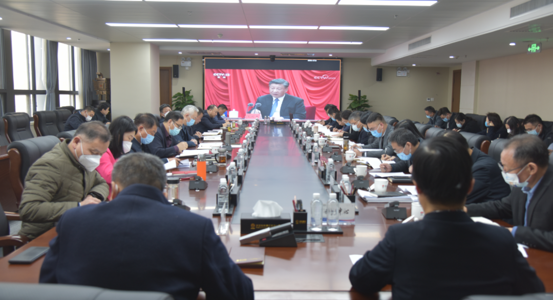 陜鋼集團(tuán)黨委理論學(xué)習(xí)中心組學(xué)習(xí)中省紀(jì)委二次全會精神、省政府工作報告、陜煤集團(tuán)三屆二次職代會精神