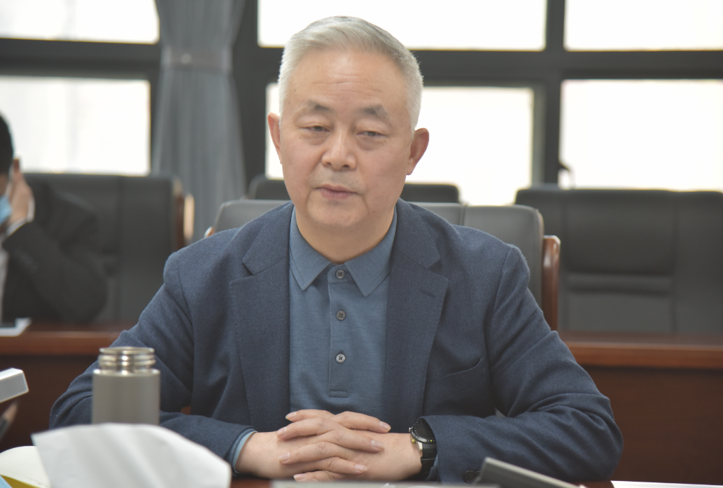 陜鋼集團(tuán)黨委理論學(xué)習(xí)中心組學(xué)習(xí)中省紀(jì)委二次全會(huì)精神、省政府工作報(bào)告、陜煤集團(tuán)三屆二次職代會(huì)精神