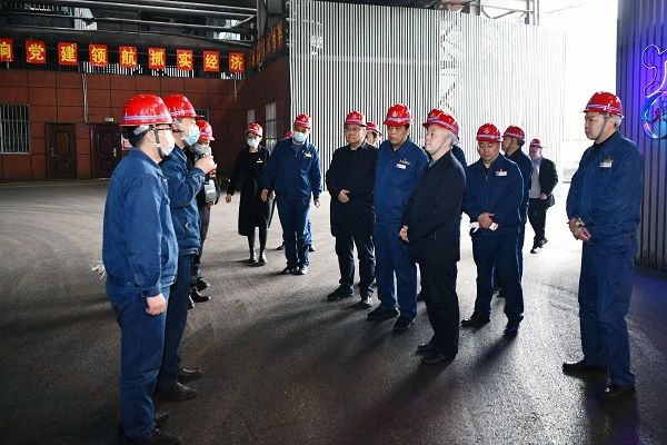 螺紋鋼也有高科技、有硬核技術含量——楊海峰對龍鋼公司“5#連鑄機—棒材一線直軋改造項目”進行現(xiàn)場調(diào)研