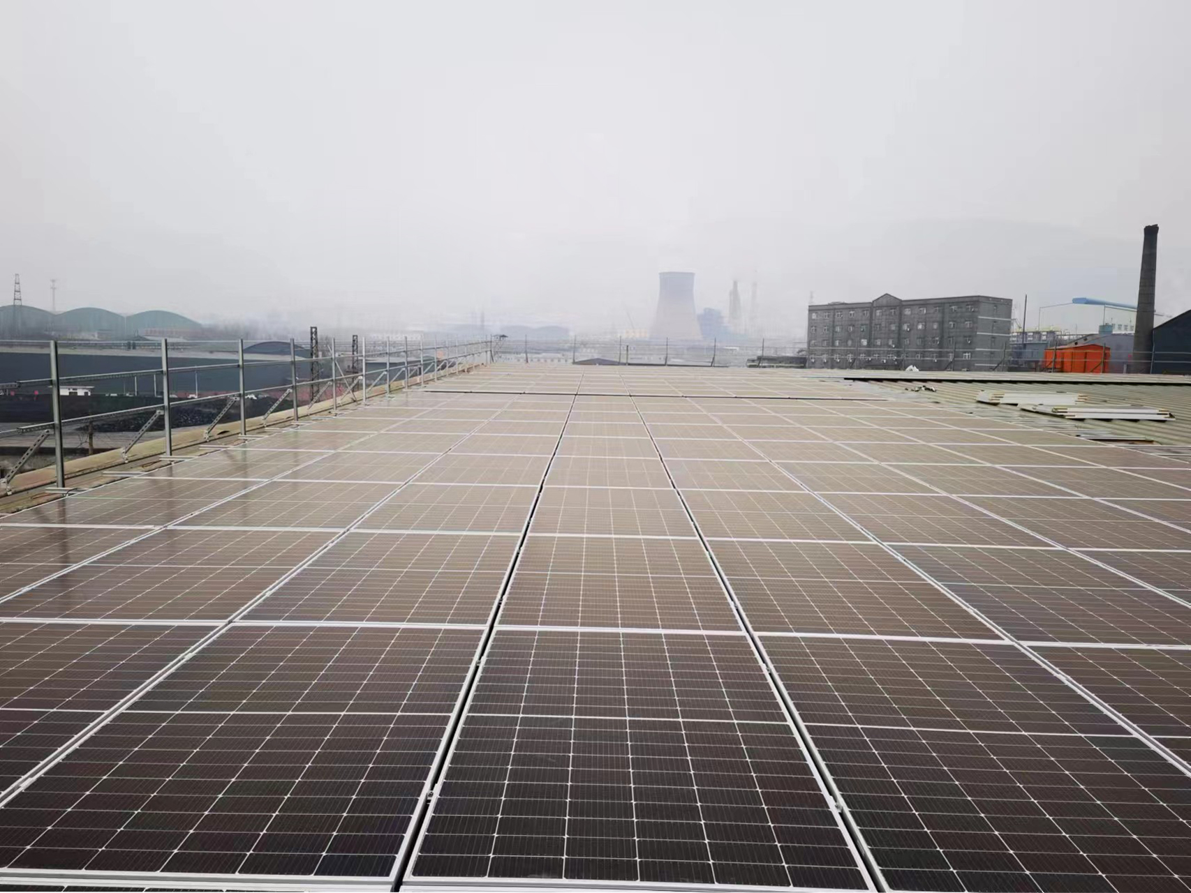 龍鋼公司首個光伏發(fā)電系統(tǒng)項目并網順利發(fā)電