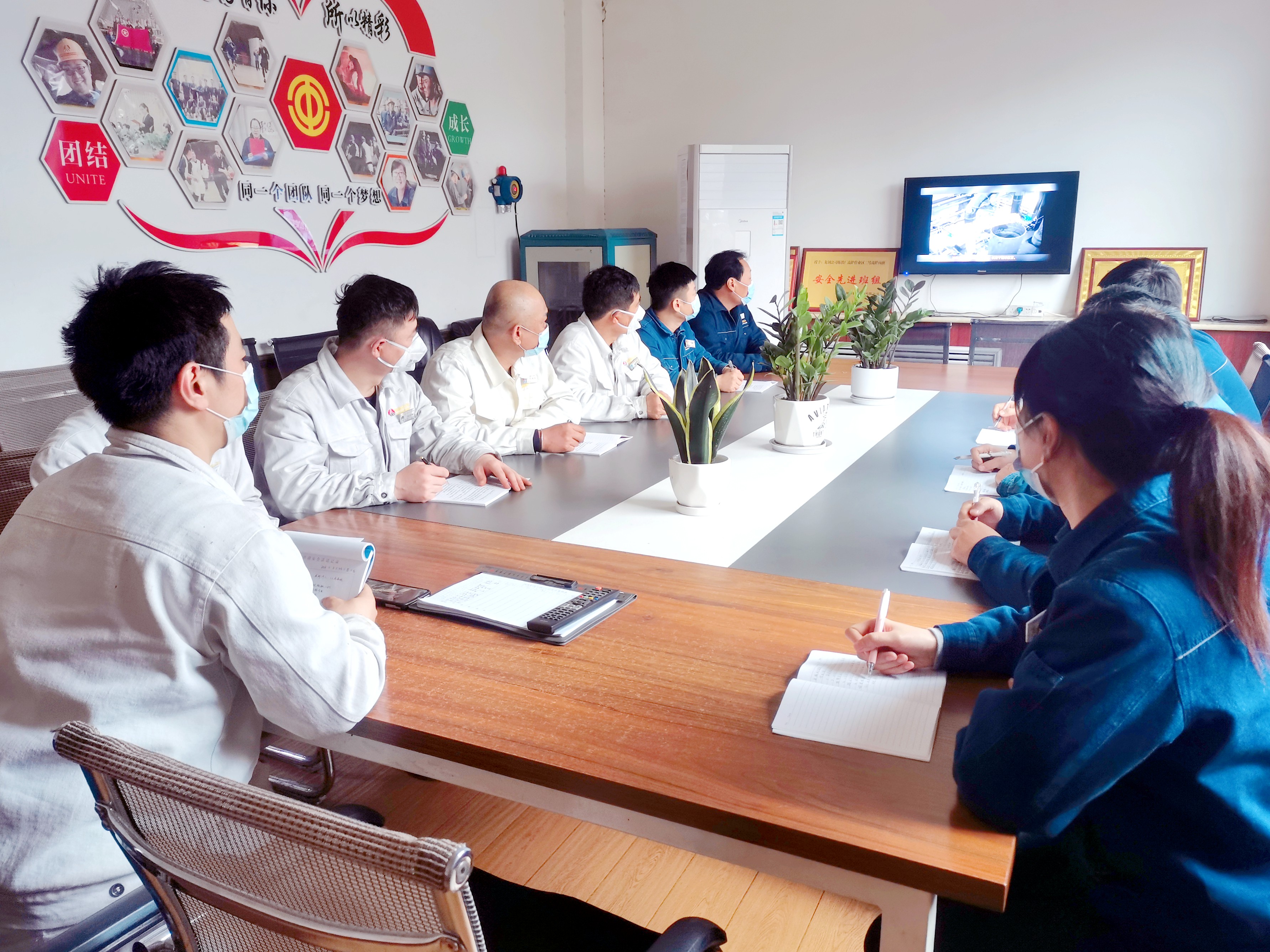 鎺㈢储鍓�(chu脿ng)鏂扮鐞� 鎵撻€犲崜瓒婂湗闅� 鈥斺€旈緧閶煎叕鍙哥厜閻靛粻鈥滃叚鍨嬧€濈彮绲勫壍(chu脿ng)寤哄伐浣滃皬瑷�
