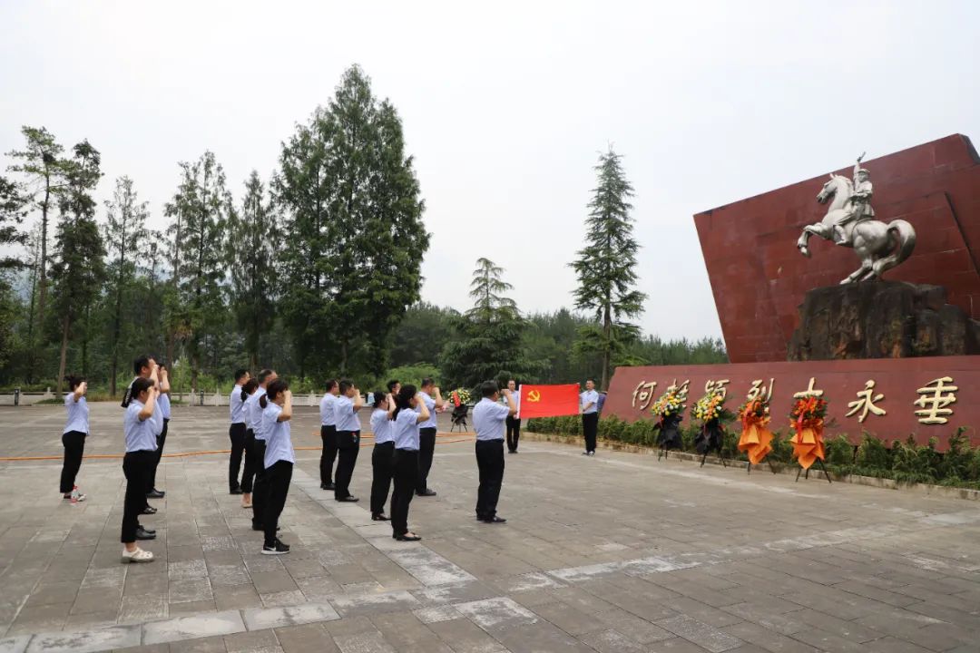 創(chuàng)新研究院赴川陜革命根據(jù)地開展迎“七一”暨“以學(xué)鑄魂、以學(xué)增智、以學(xué)正風(fēng)、以學(xué)促干”主題黨日活動