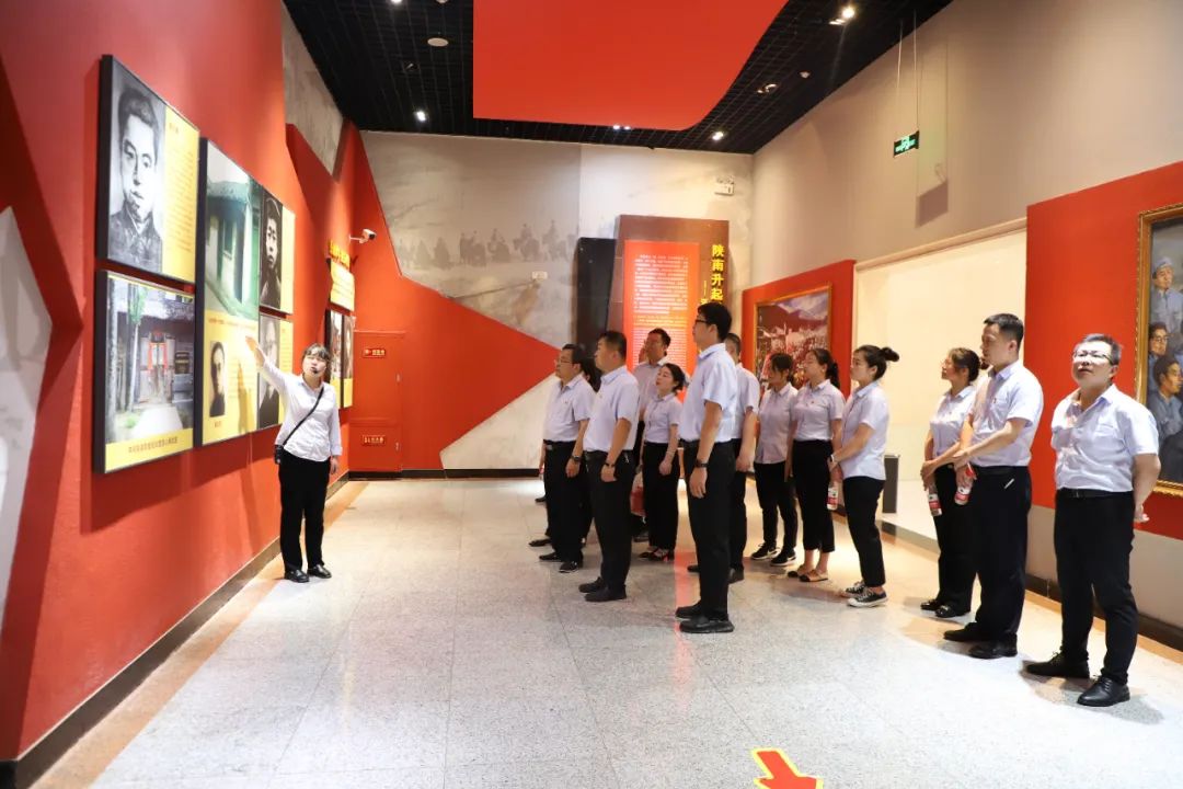 創(chuàng)新研究院赴川陜革命根據(jù)地開展迎“七一”暨“以學(xué)鑄魂、以學(xué)增智、以學(xué)正風(fēng)、以學(xué)促干”主題黨日活動