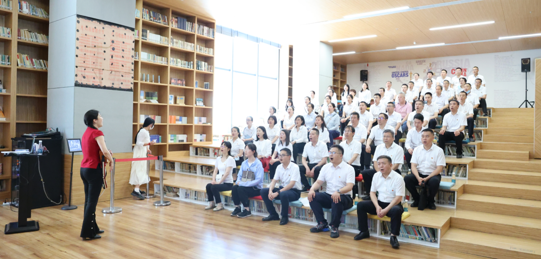 陜鋼集團(tuán)赴西影廠開展迎“七一”暨“以學(xué)鑄魂、以學(xué)增智、以學(xué)正風(fēng)、以學(xué)促干”主題黨日活動