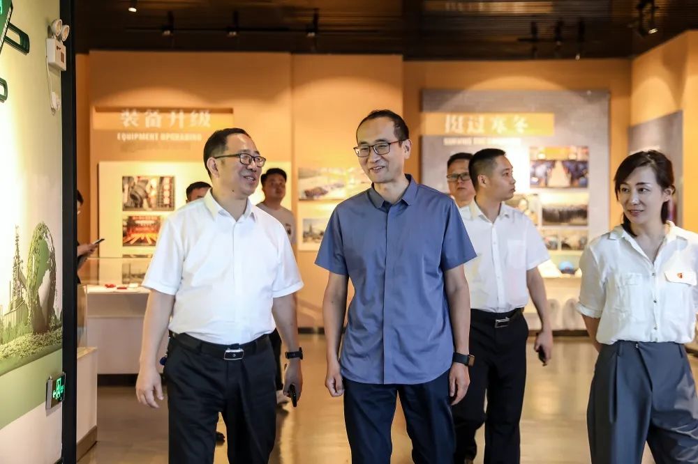 陜西省總工會(huì)示范性讀書(shū)活動(dòng)在陜煤集團(tuán)陜鋼集團(tuán)龍鋼公司成功舉辦