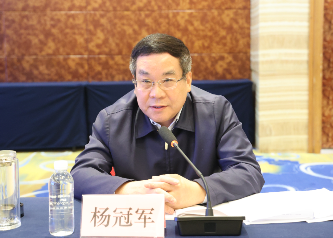 楊冠軍：要堅(jiān)持結(jié)構(gòu)優(yōu)化調(diào)整，立足我省現(xiàn)狀、前瞻布局未來——省鋼鐵深加工產(chǎn)業(yè)鏈調(diào)研座談會(huì)在陜鋼集團(tuán)召開