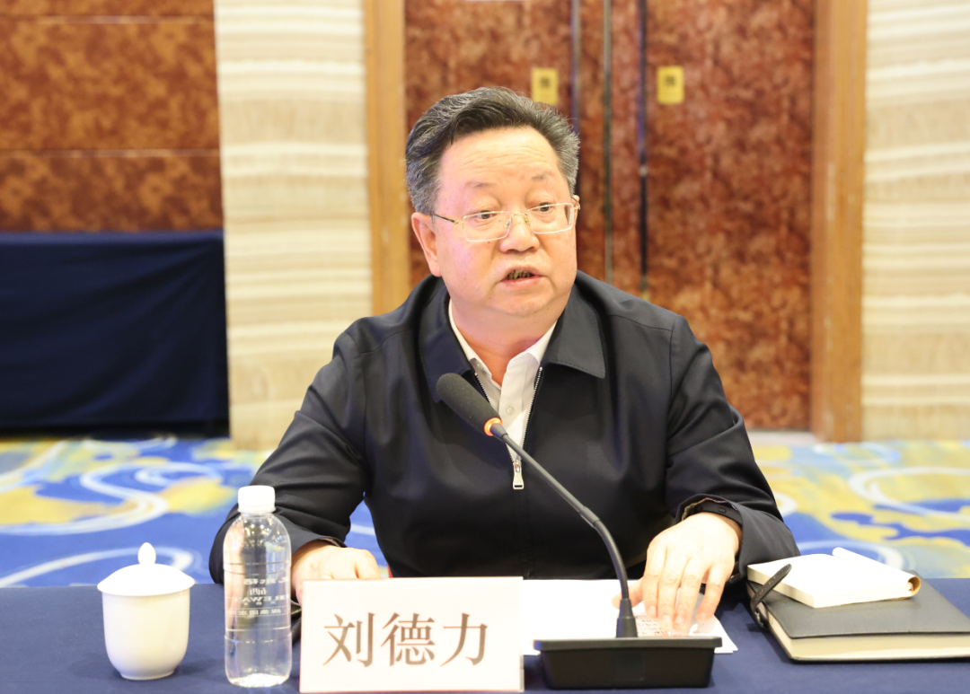 楊冠軍：要堅(jiān)持結(jié)構(gòu)優(yōu)化調(diào)整，立足我省現(xiàn)狀、前瞻布局未來——省鋼鐵深加工產(chǎn)業(yè)鏈調(diào)研座談會(huì)在陜鋼集團(tuán)召開