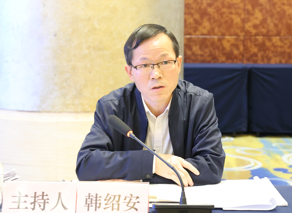 楊冠軍：要堅(jiān)持結(jié)構(gòu)優(yōu)化調(diào)整，立足我省現(xiàn)狀、前瞻布局未來——省鋼鐵深加工產(chǎn)業(yè)鏈調(diào)研座談會(huì)在陜鋼集團(tuán)召開