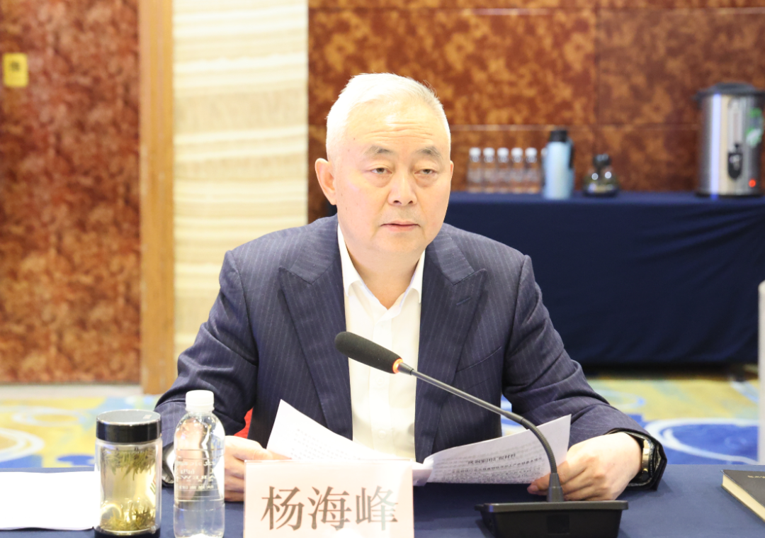 楊冠軍：要堅(jiān)持結(jié)構(gòu)優(yōu)化調(diào)整，立足我省現(xiàn)狀、前瞻布局未來——省鋼鐵深加工產(chǎn)業(yè)鏈調(diào)研座談會(huì)在陜鋼集團(tuán)召開