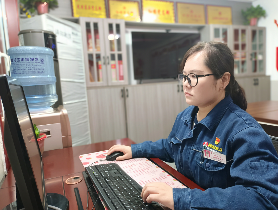 這次，讓我們將鏡頭轉(zhuǎn)向鋼城“土記者”
