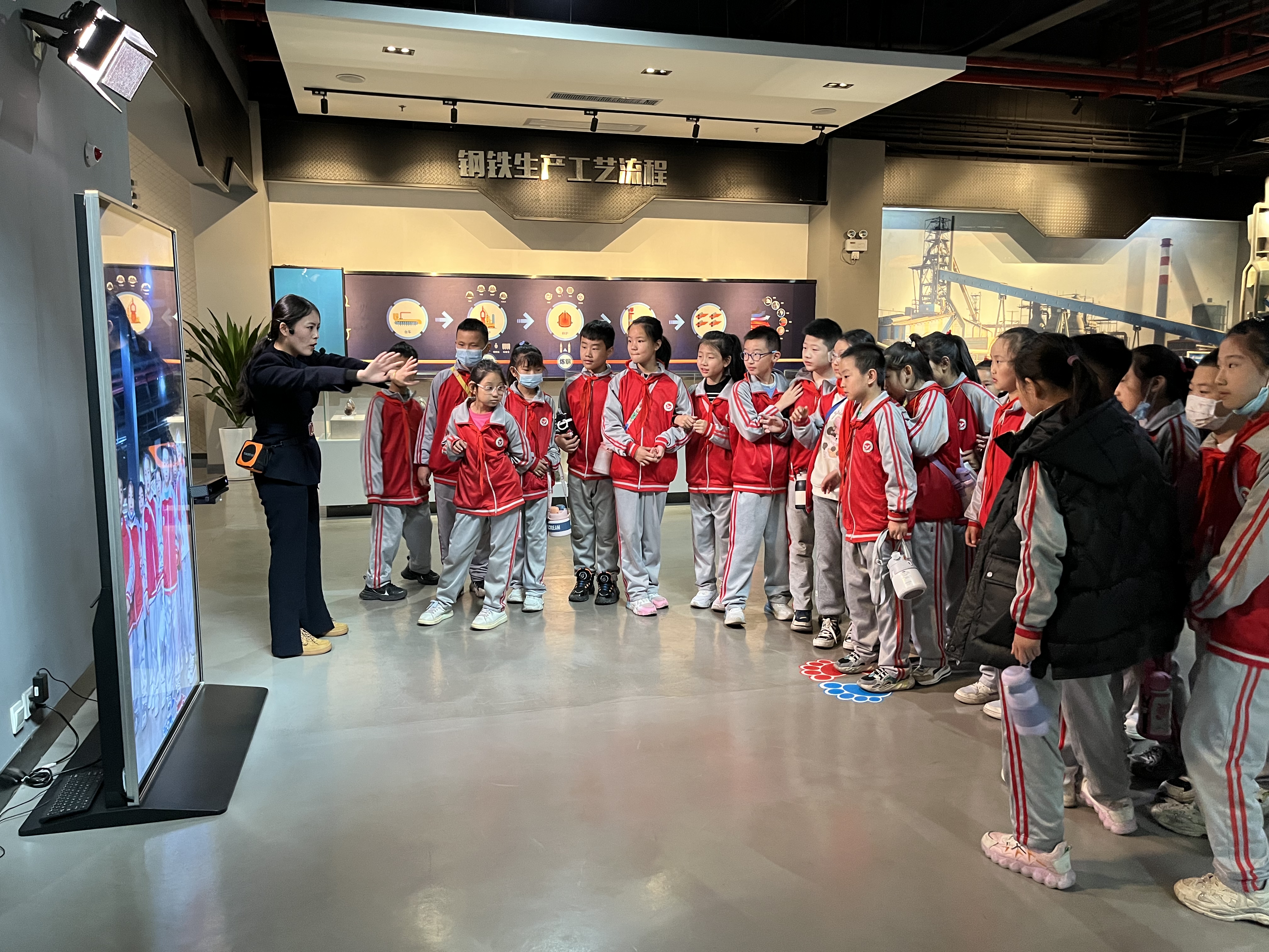 文旅“紅”與保衛(wèi)“藍” 守衛(wèi)千人研學之旅