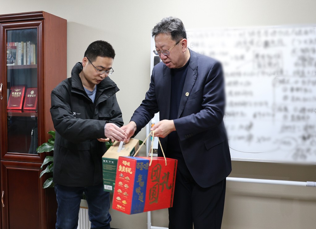 新春送溫暖！宗衛(wèi)東到西安分公司慰問長(zhǎng)期駐外一線職工和勞動(dòng)模范