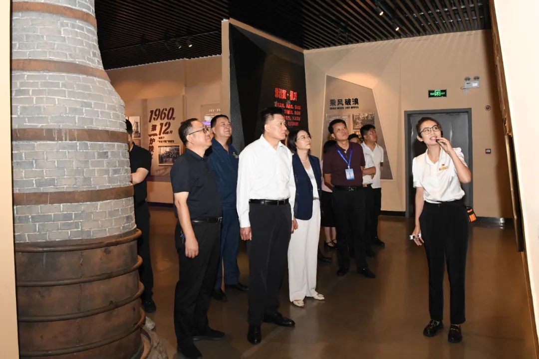 陜西省縣（區(qū)）產業(yè)工人隊伍建設改革現場觀摩團走進陜鋼集團龍鋼公司