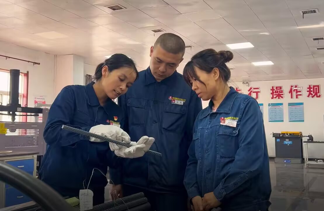 精益求精樹質(zhì)檢權(quán)威 追求卓越讓顧客滿意 ——記全國(guó)質(zhì)量信得過班組建設(shè)水平“五星級(jí)”班組檢驗(yàn)計(jì)量中心產(chǎn)品質(zhì)量檢驗(yàn)班