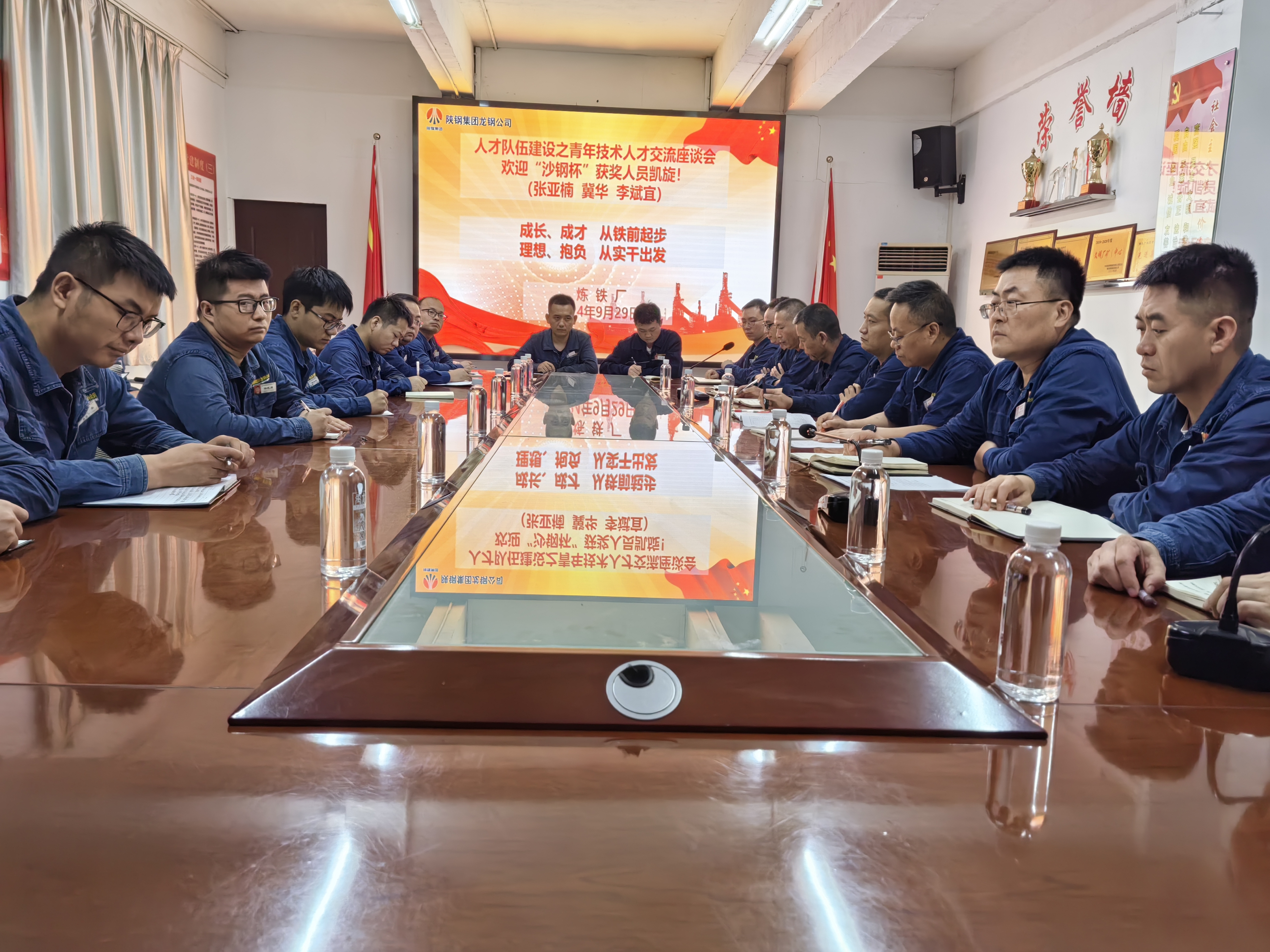 春播桃李千圃  秋來(lái)碩果盈枝