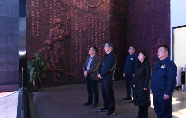 陜西省總工會黨組成員、副主席王占軍一行到陜鋼集團(tuán)龍鋼公司慰問調(diào)研
