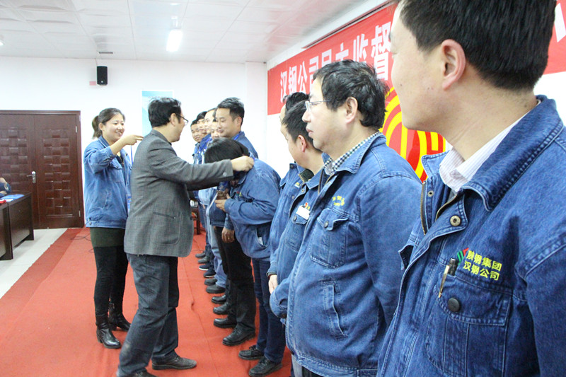 婕㈤嫾鍏徃鑱峰伐浠ｈ〃姘戜富瑭曞児(ji脿)鍦�(tu谩n)鍚戝叏楂旇伔宸ユ壙璜�